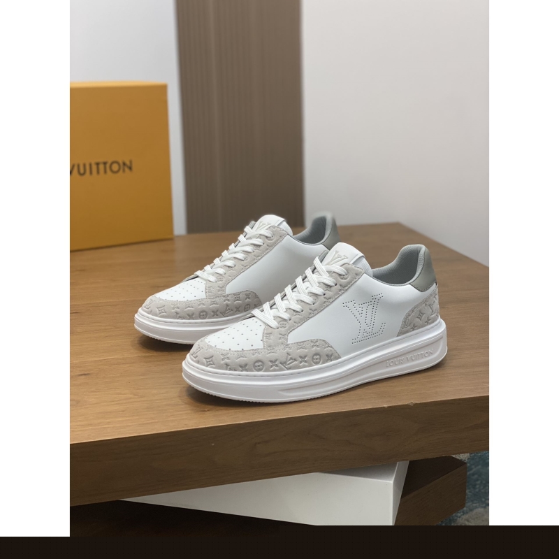 l**is V*t*n sneakers